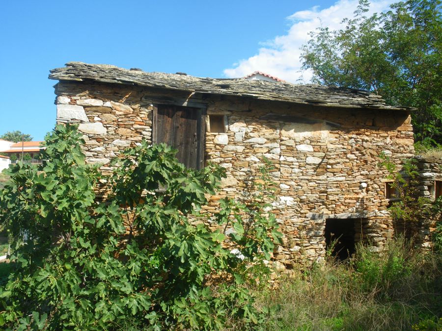 Evia Koskina land and derelict outbuildings