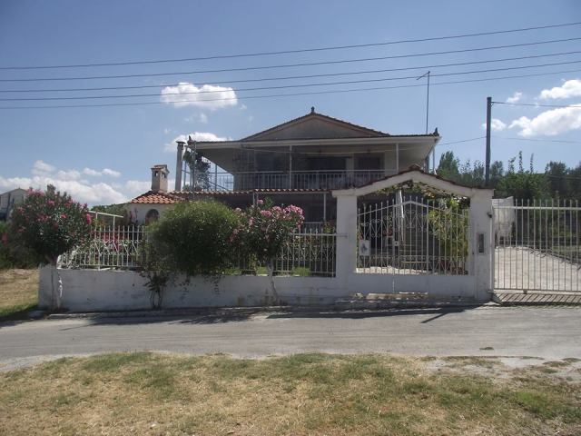 house with separate apartment at Dilesi